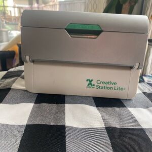 Xyron Creative Station Lite 5" Machine-White/Silver